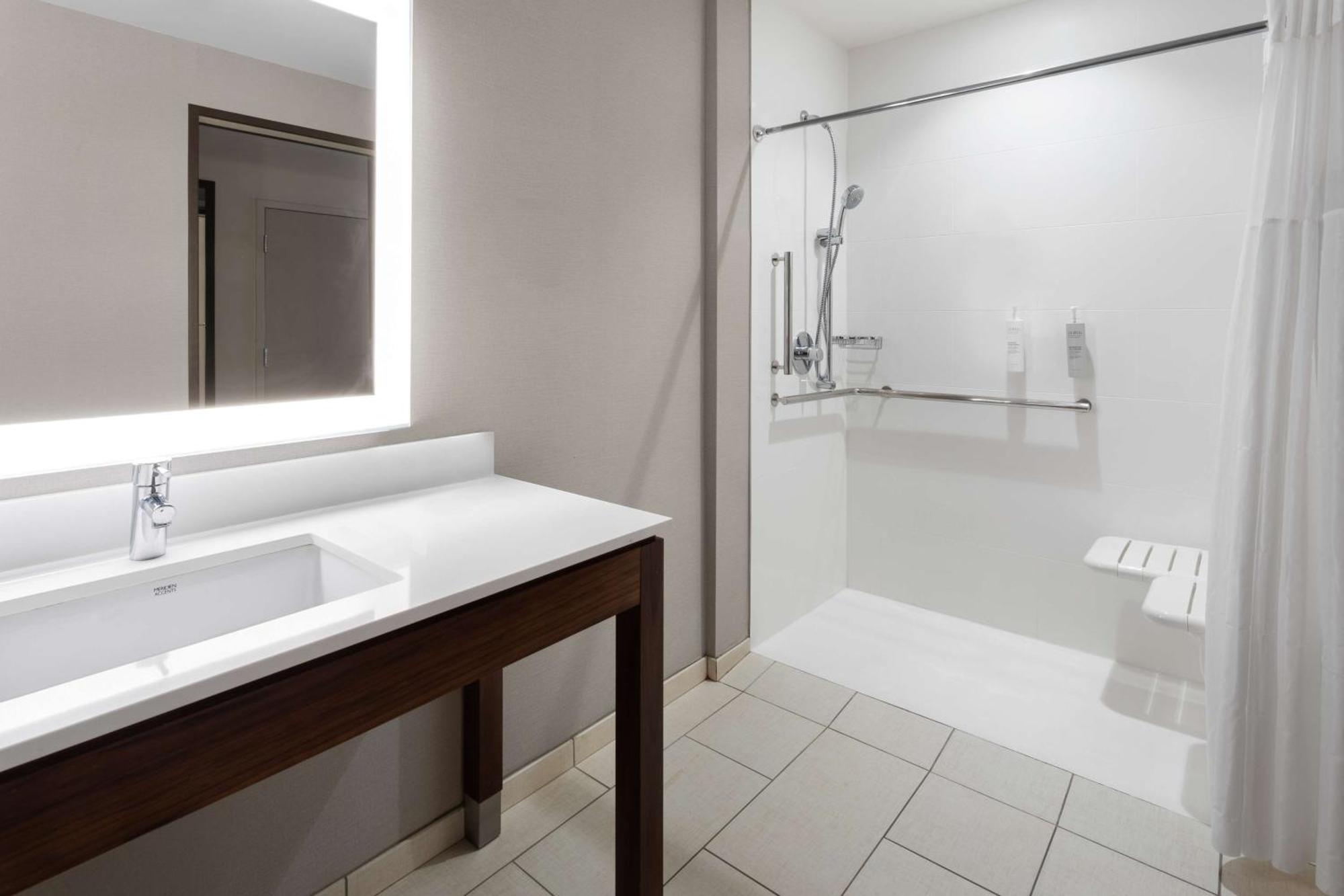 Hampton Inn By Hilton Nashville Airport Century Place Ngoại thất bức ảnh
