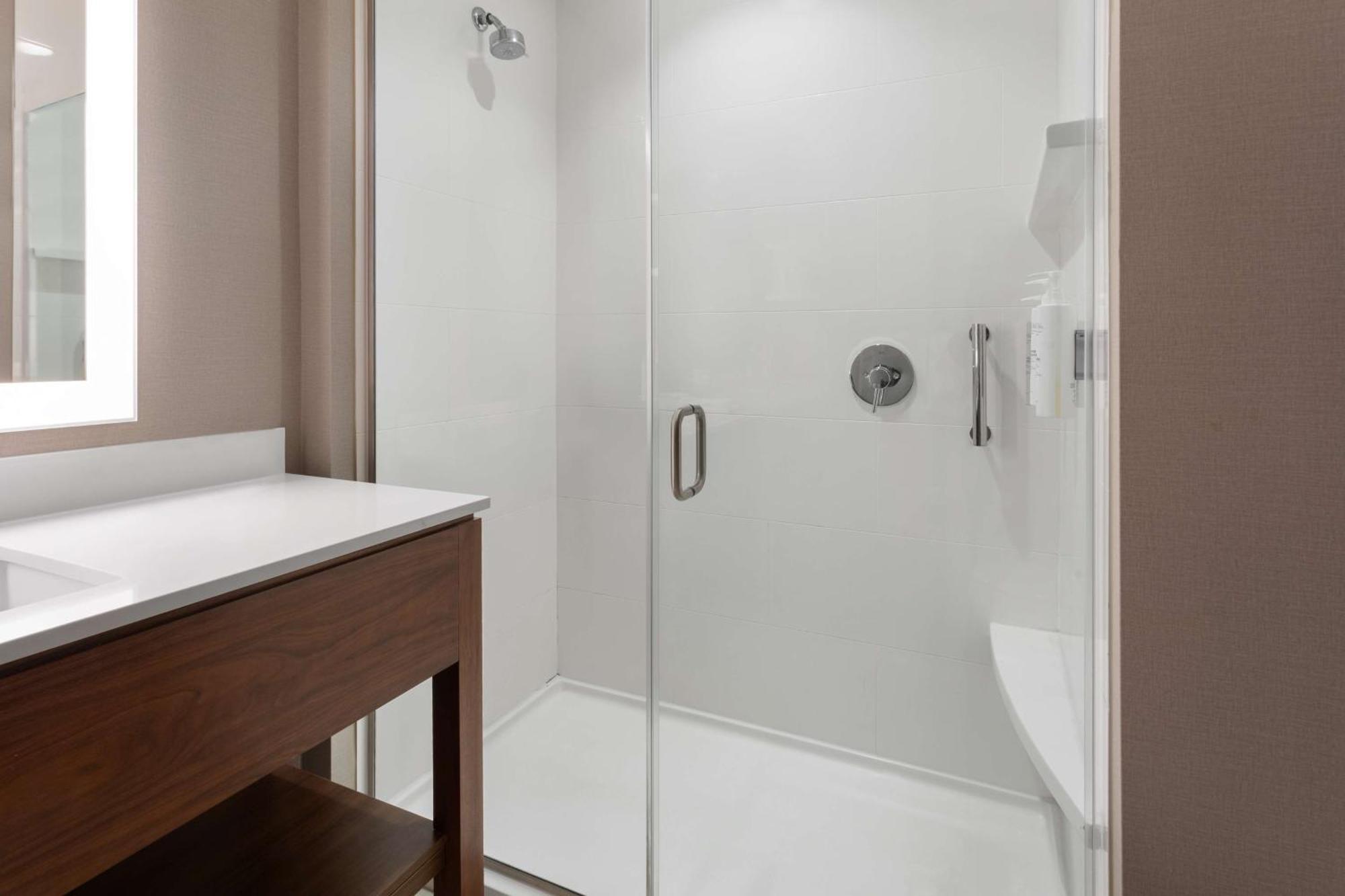 Hampton Inn By Hilton Nashville Airport Century Place Ngoại thất bức ảnh