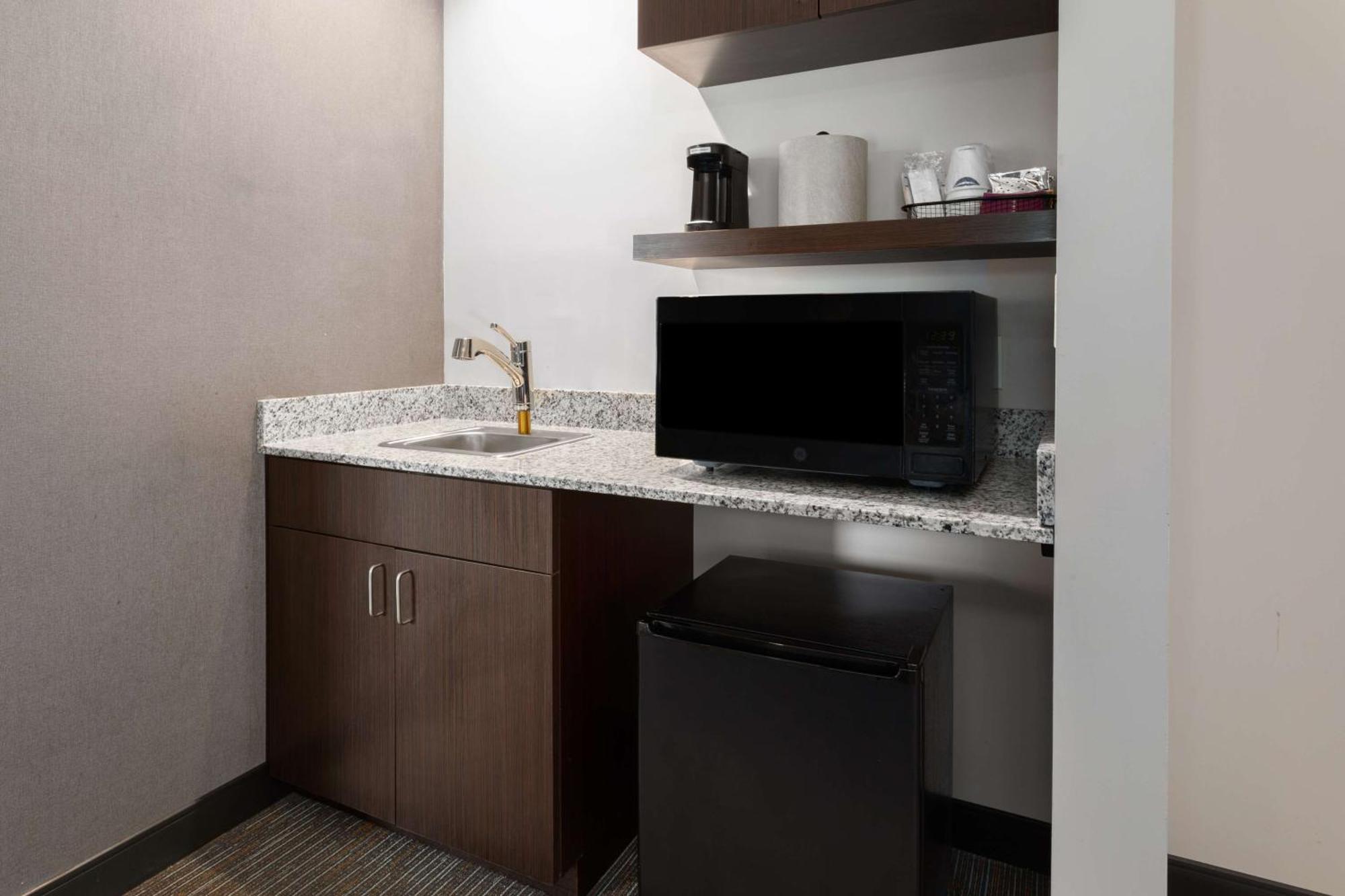 Hampton Inn By Hilton Nashville Airport Century Place Ngoại thất bức ảnh