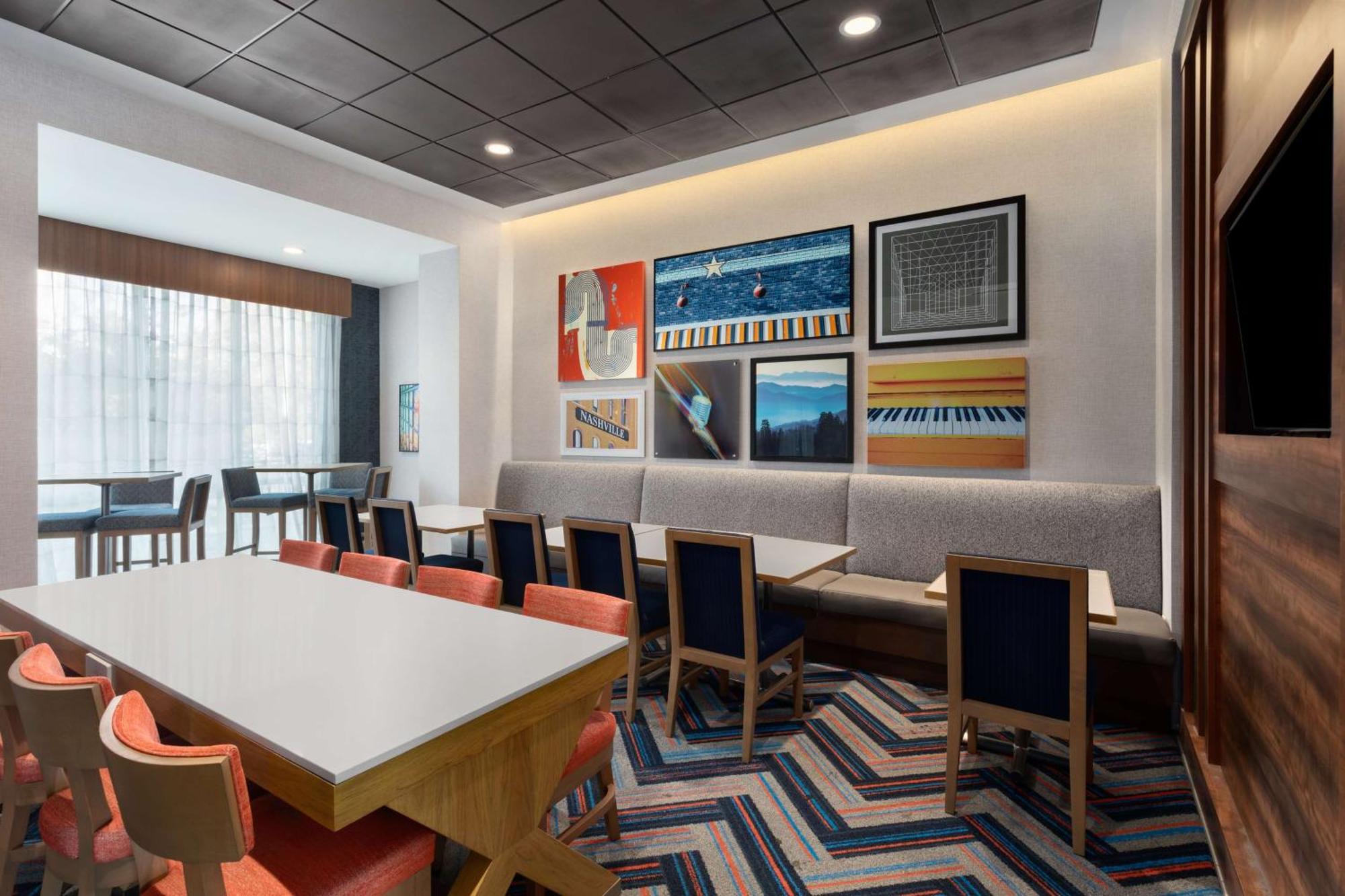 Hampton Inn By Hilton Nashville Airport Century Place Ngoại thất bức ảnh