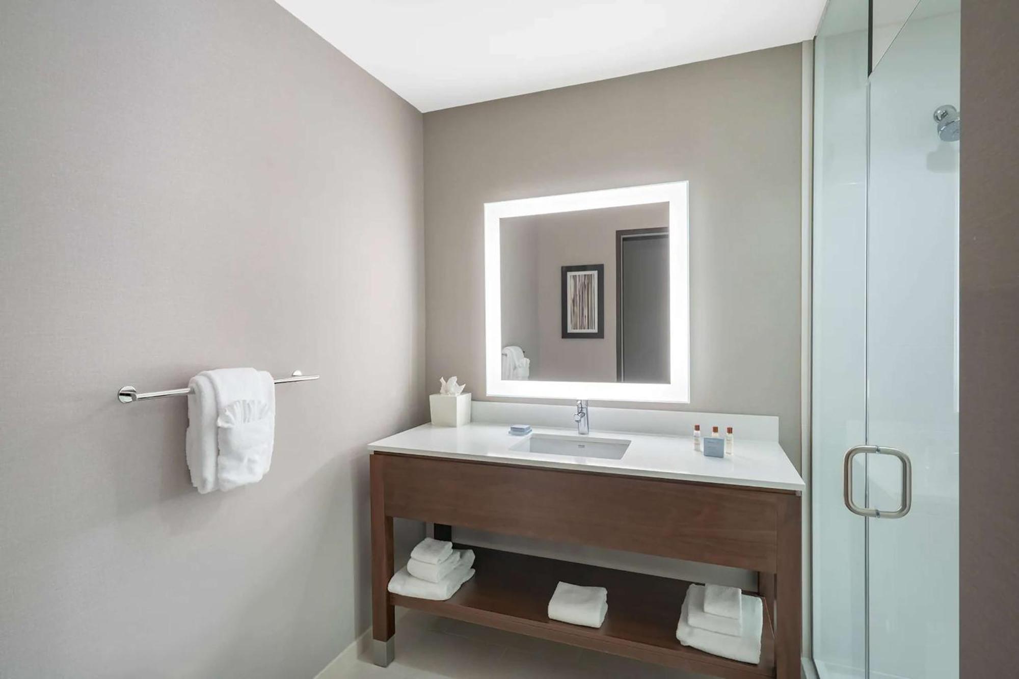 Hampton Inn By Hilton Nashville Airport Century Place Ngoại thất bức ảnh