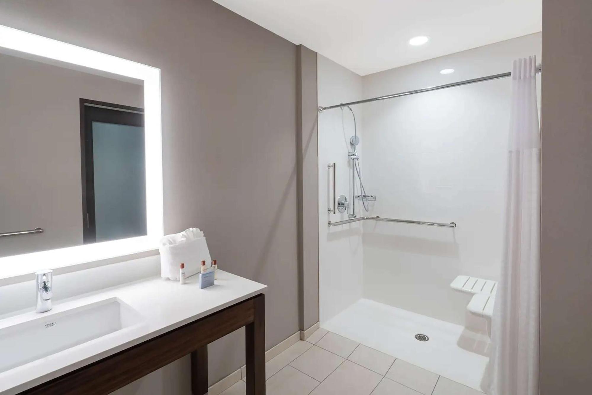 Hampton Inn By Hilton Nashville Airport Century Place Ngoại thất bức ảnh