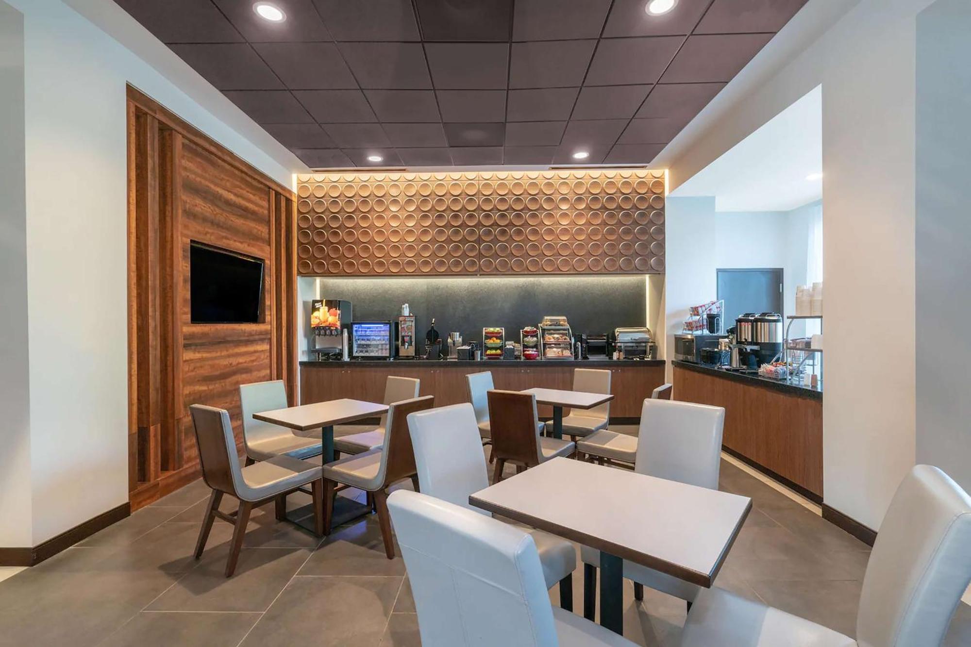 Hampton Inn By Hilton Nashville Airport Century Place Ngoại thất bức ảnh