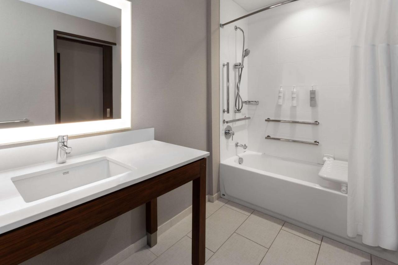 Hampton Inn By Hilton Nashville Airport Century Place Ngoại thất bức ảnh